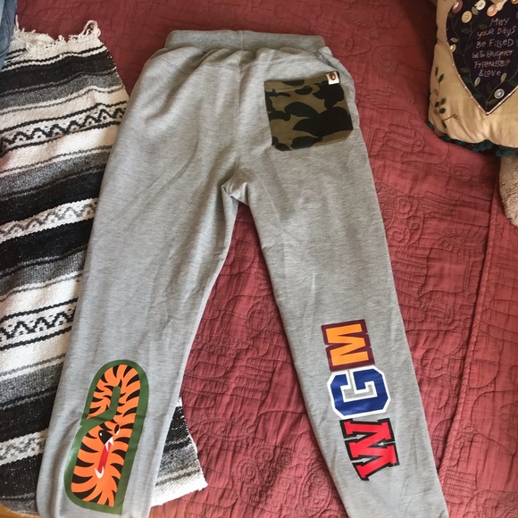 BAPE SWEATPANTS - Picture 4 of 7